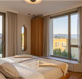 4 Bedroom Luxury Villa with Heated Pool and boat mooring, Ciovo near Trogir – Sleeps 8